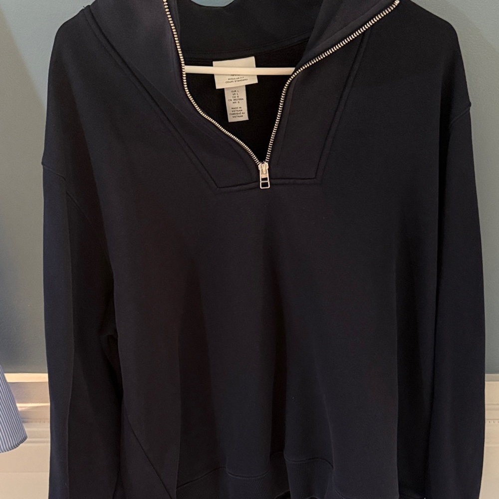 H&M Black Long Sleeve Zippered Hoodie